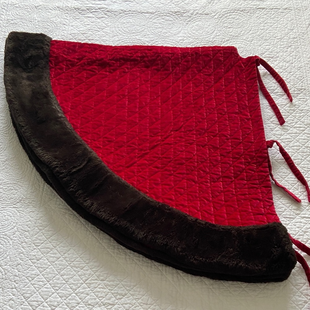 Pottery Barn Velvet Quilted Sherpa Trim Red and Brown Tree Skirt Large